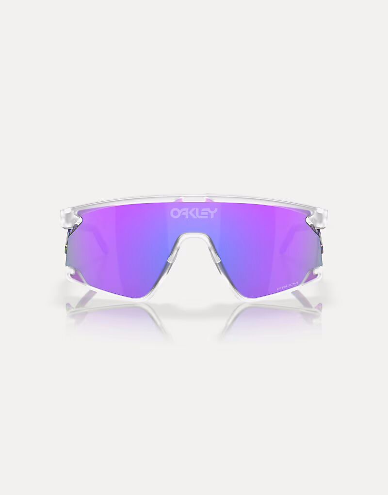 

Солнцезащитные очки Bxtr с металлическим щитком и фиолетовыми зеркальными линзами в матово-прозрачной оправе Oakley