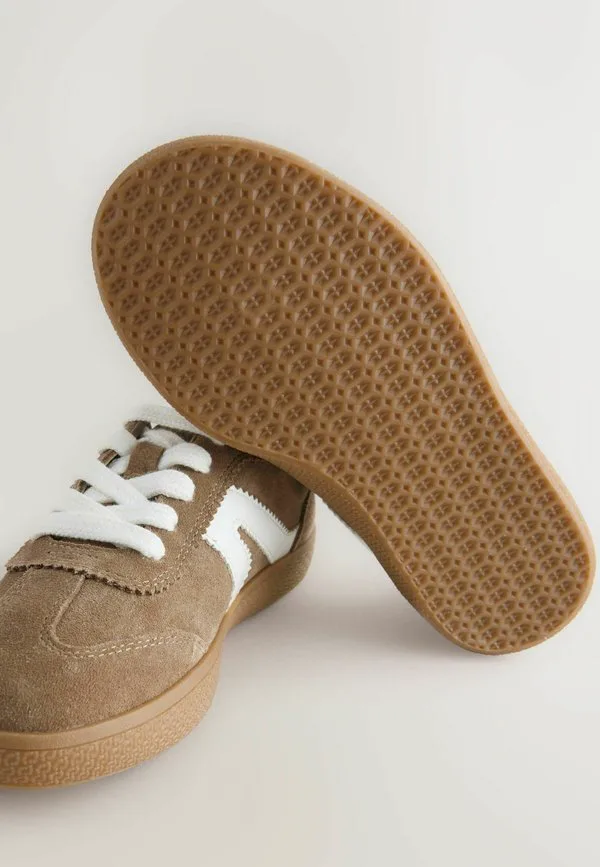 Кроссовки на шнуровке стандартного кроя для повседневной носки Next, Brown Suede — фото 3
