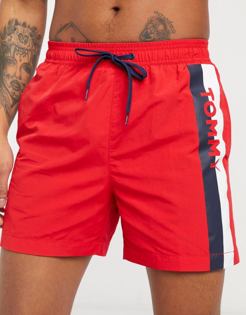 

Красные шорты для плавания средней длины Tommy Hilfiger