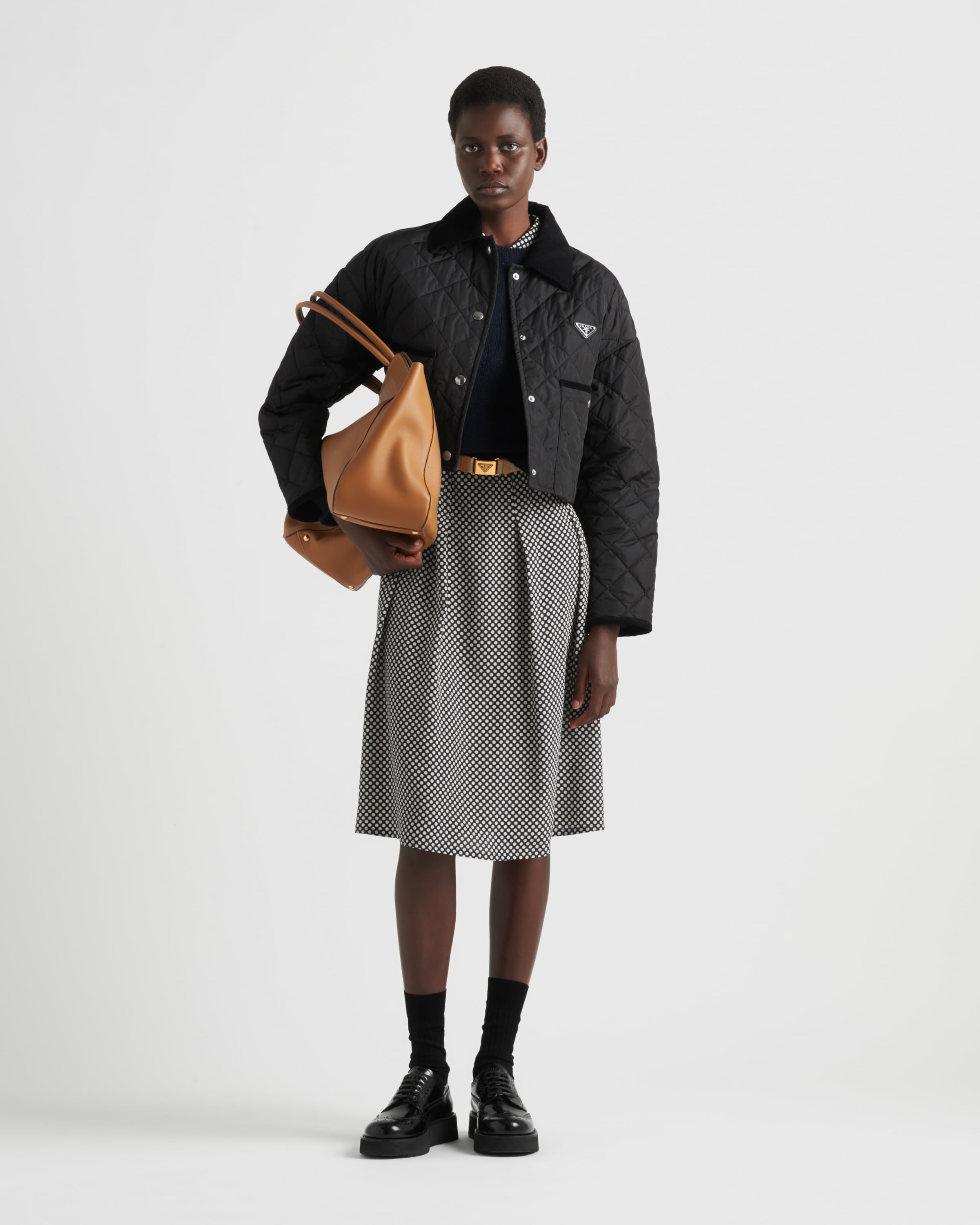 Укороченная куртка из легкого переработанного нейлона Prada, черный — фото 2