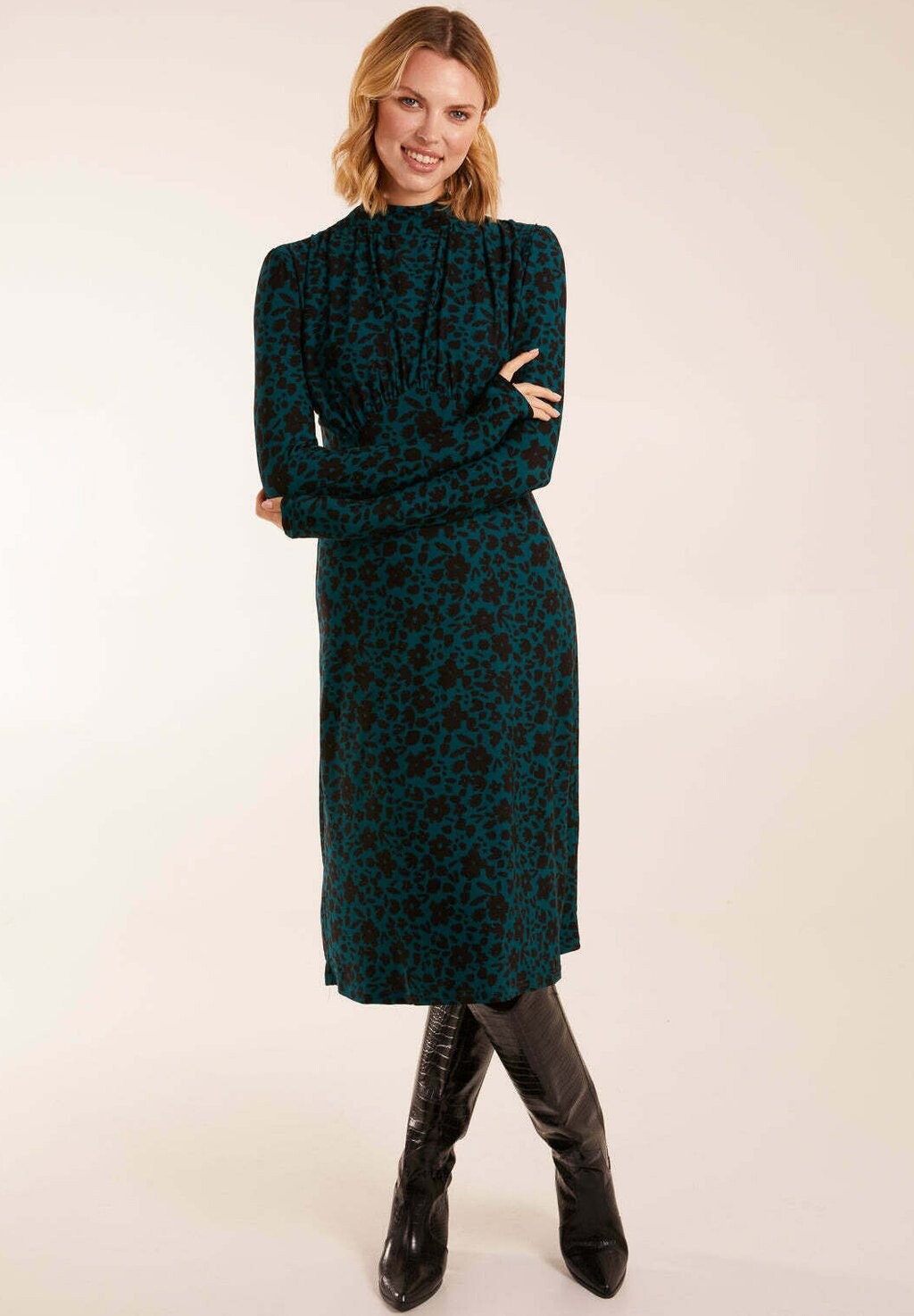 

Дневное платье RUCHED FRONT FRILL CUFF MIDI Blue Vanilla, цвет green