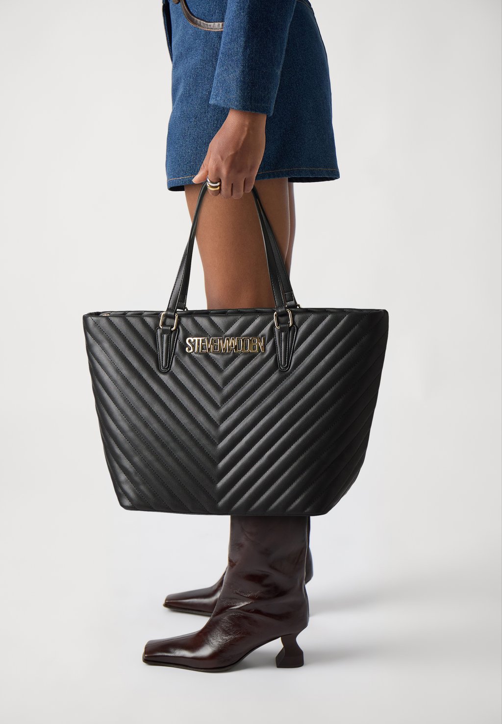 

Сумка-тоут Steve Madden, черный