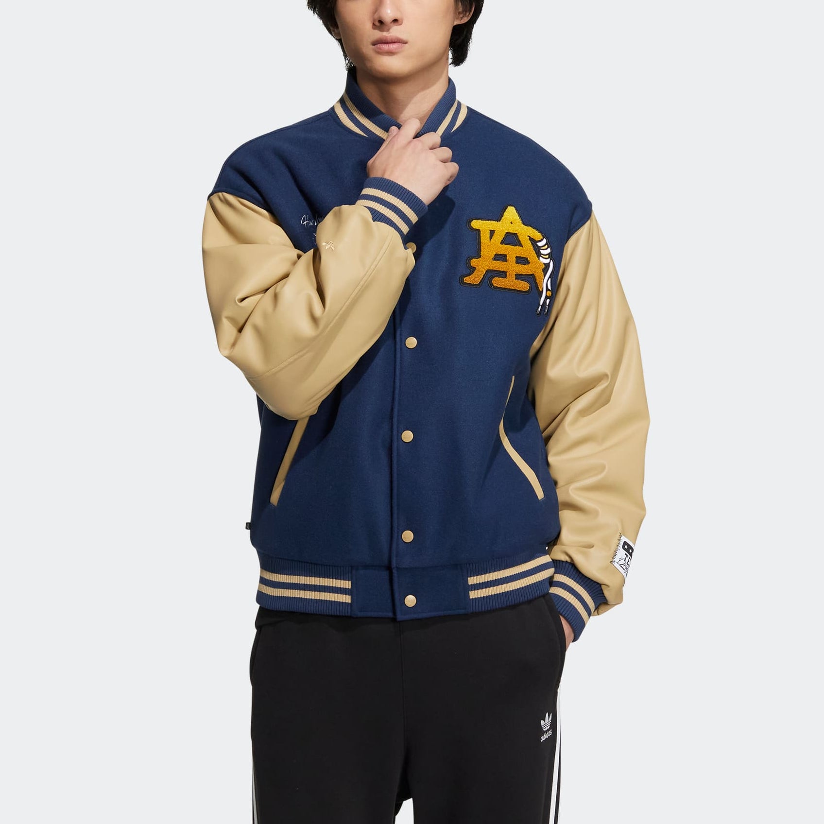 Куртка adidas originals Mc Varsity Jkt HZ7092, синий — фото 2
