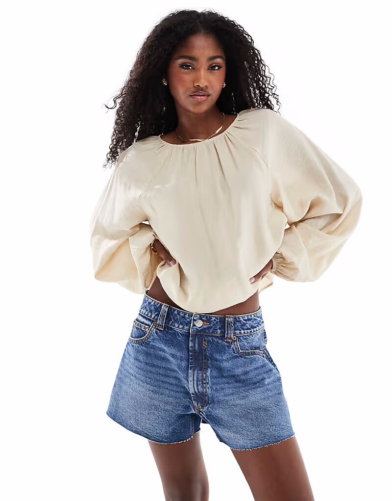 

Свободные джинсовые шорты ASOS DESIGN в цвете полувыбеленный синий