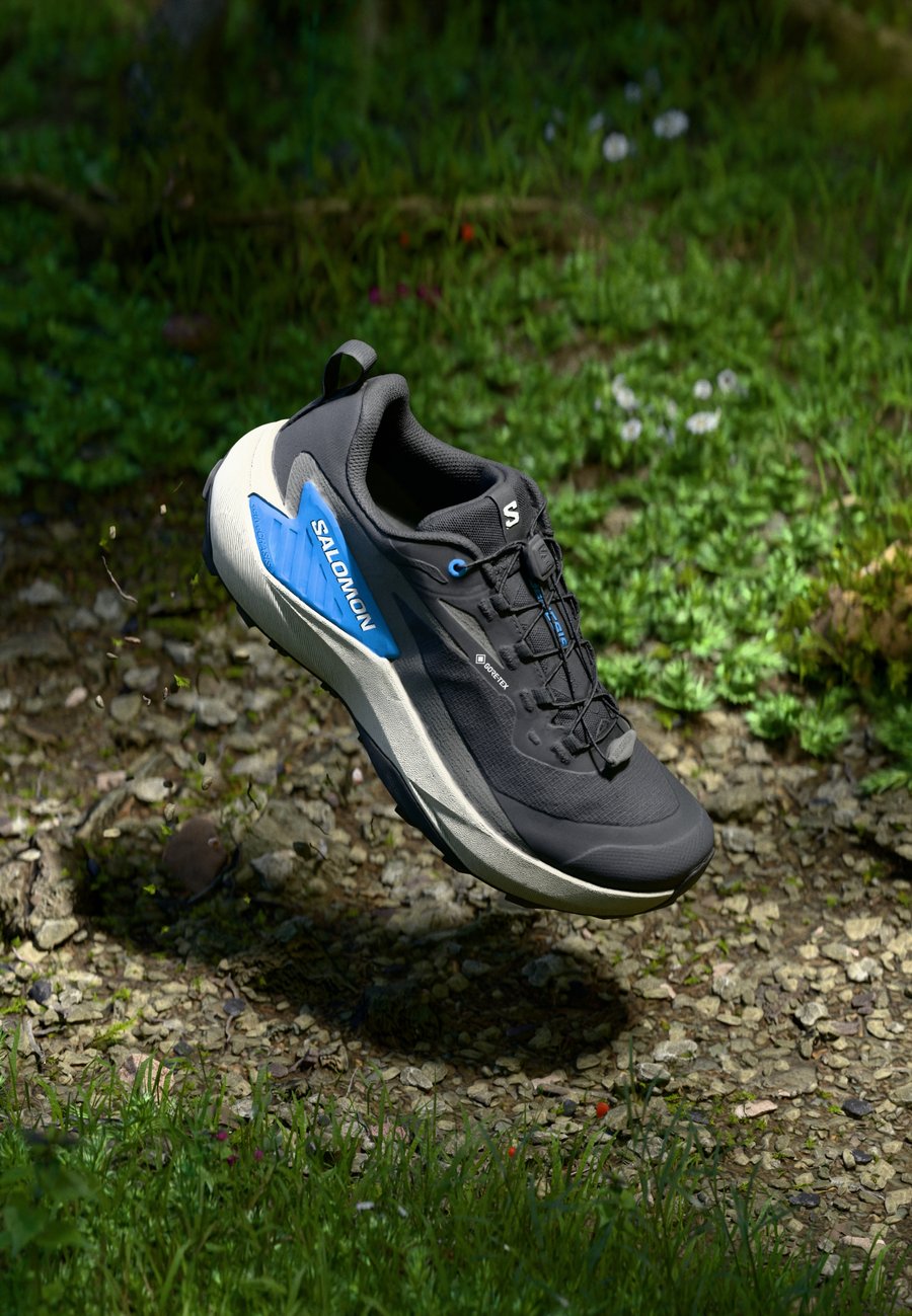 

Кроссовки Salomon GENESIS GTX, Black/Lunar Rock/French Blue/Black