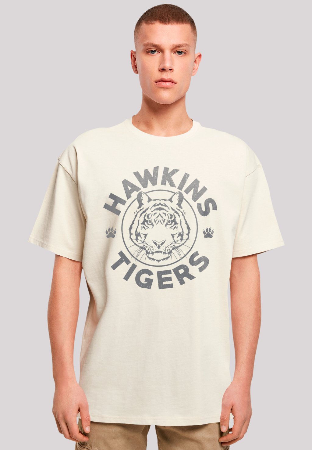 

Футболка с принтом STRANGER THINGS HAWKINS TIGER NETFLIX TV SERIES F4NT4STIC, песочный