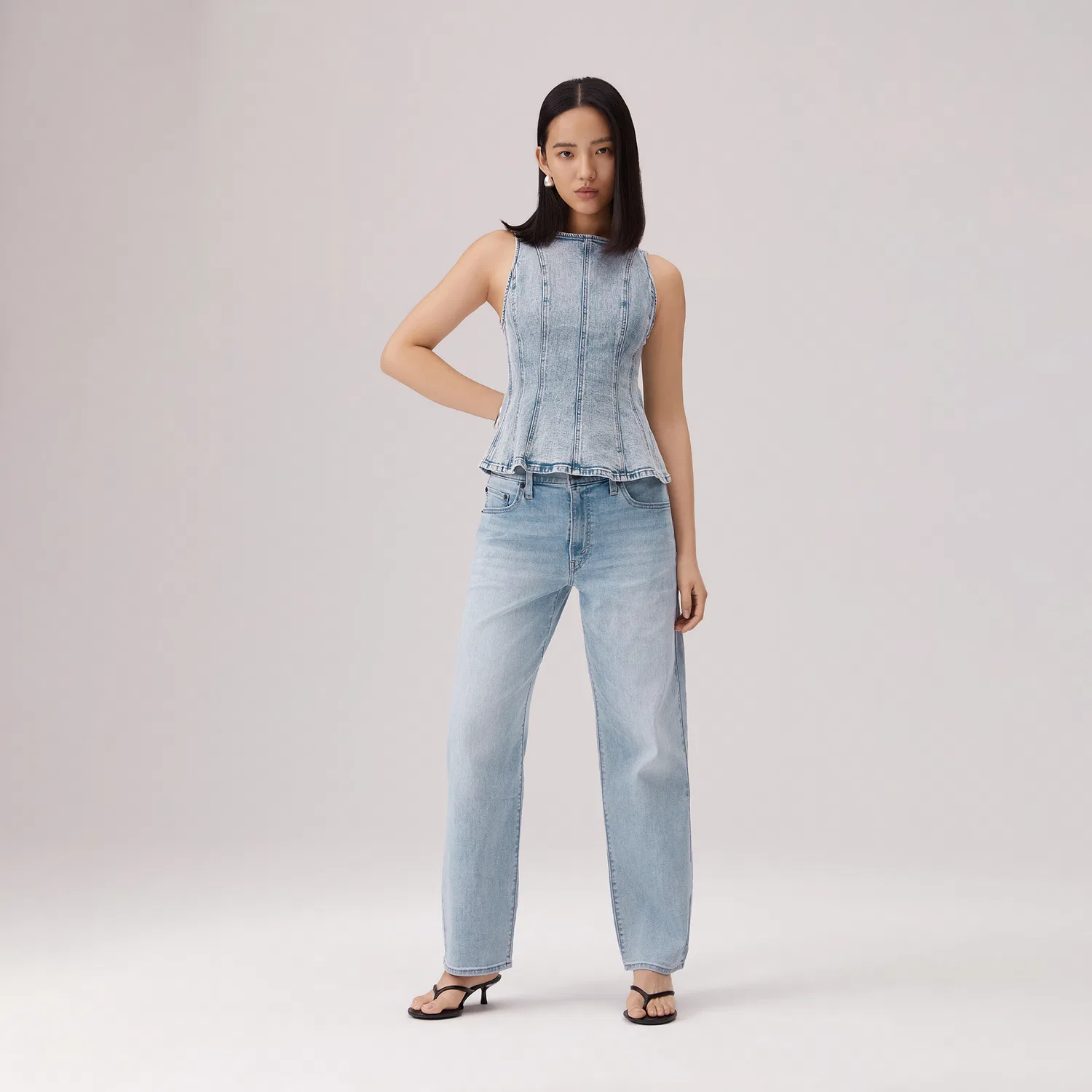 Джинсы женские light blue прямого кроя Levis — фото 4