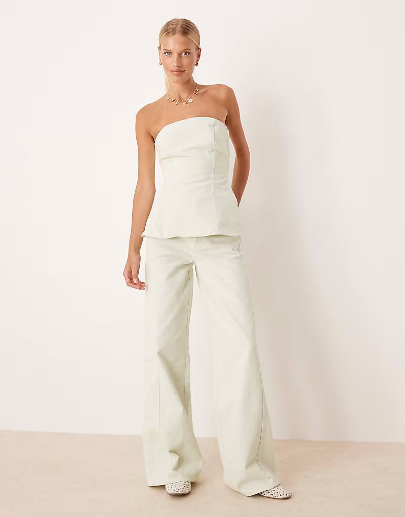 

Джинсы с широкими штанинами и средней посадкой пастельно-зеленого цвета Mango