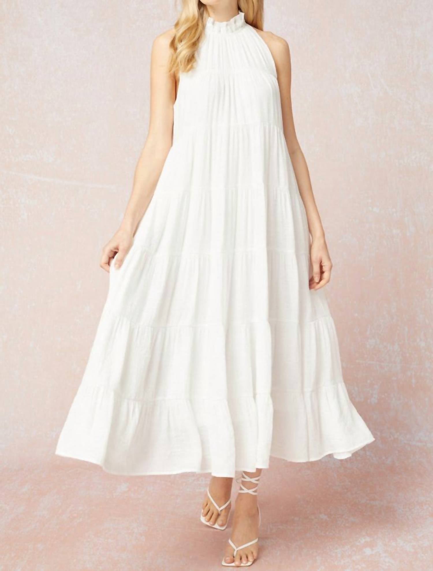 

Вот я иду в платье Off White entro