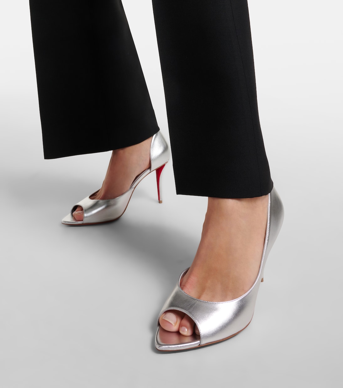 Открытые туфли-лодочки Apostropha 80 из металлизированной кожи Christian Louboutin, Silver/Lin Silver — фото 4