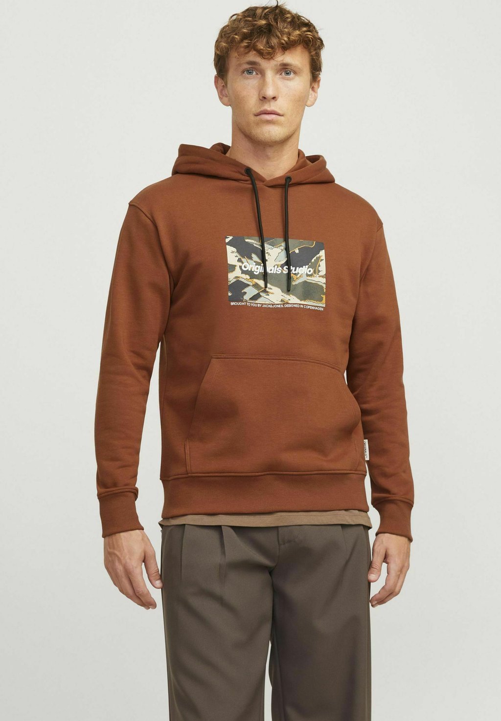 

Толстовка GEDRUCKT - Hoodie Jack & Jones, коричневый
