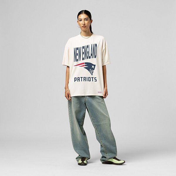 

Женская футболка boyfriend с логотипом New England Patriots в кремовом цвете Mitchell & Ness