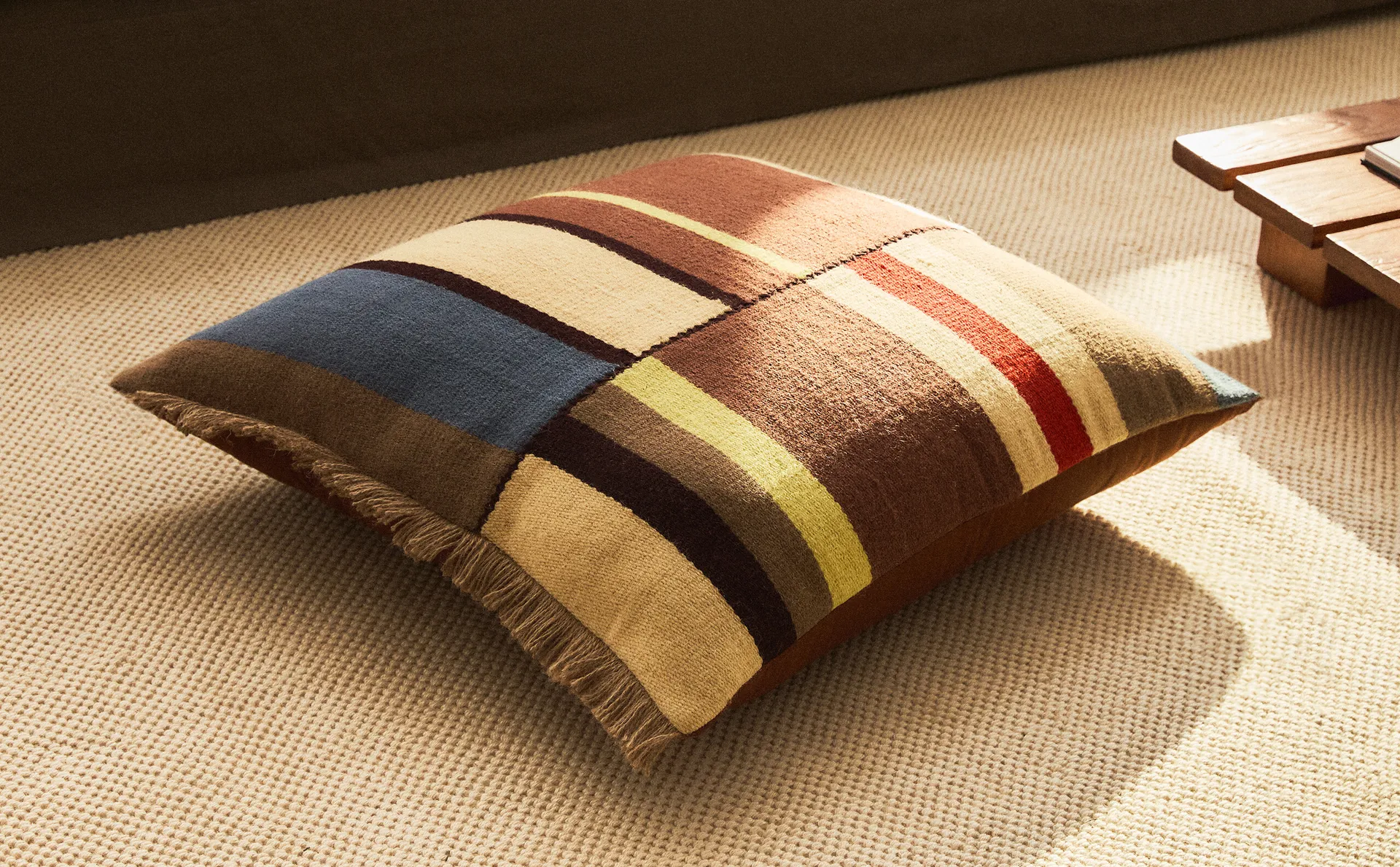 

Напольная подушка из шерсти x коллажерия Zara Home, цвет 4-105