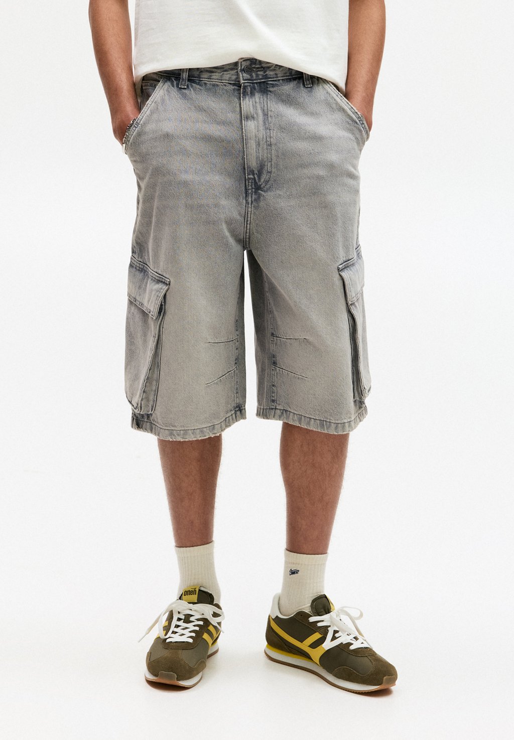 

Джинсовые шорты SKATER - BERMUDA PULL&BEAR, светло-серый