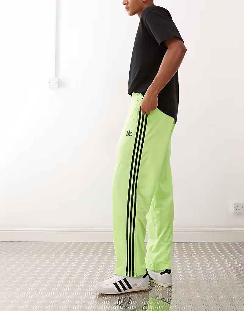 

Штаны Adidas Originals Adicolor classics firebird в цвете сигнальный зеленый/черный