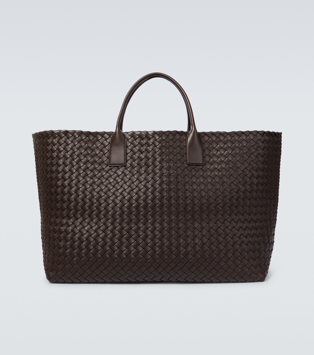 

Сумка-тоут Cabat Maxi Intrecciato из кожи Bottega Veneta, Fondant-Silver
