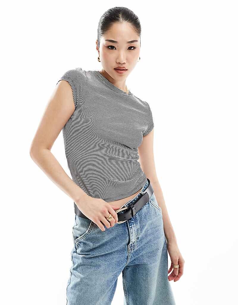 

ASOS DESIGN – Укороченная футболка с темно-синими и белыми полосками