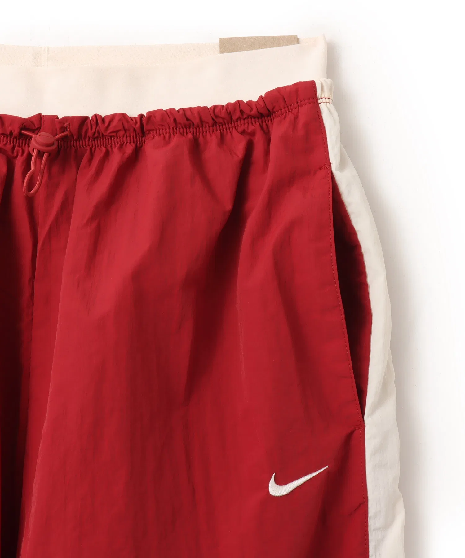 Женские спортивные брюки NIKE Parachute HR Pant красные — фото 4