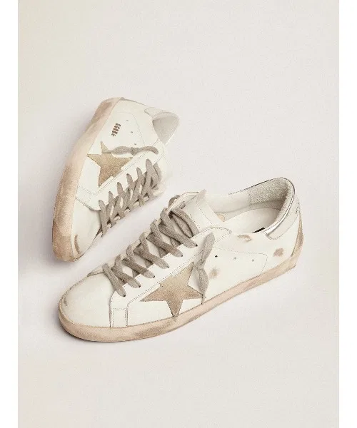 Кроссовки GOLDEN GOOSE Super-Star, белые, кожаные, с серебристой задником. — фото 2