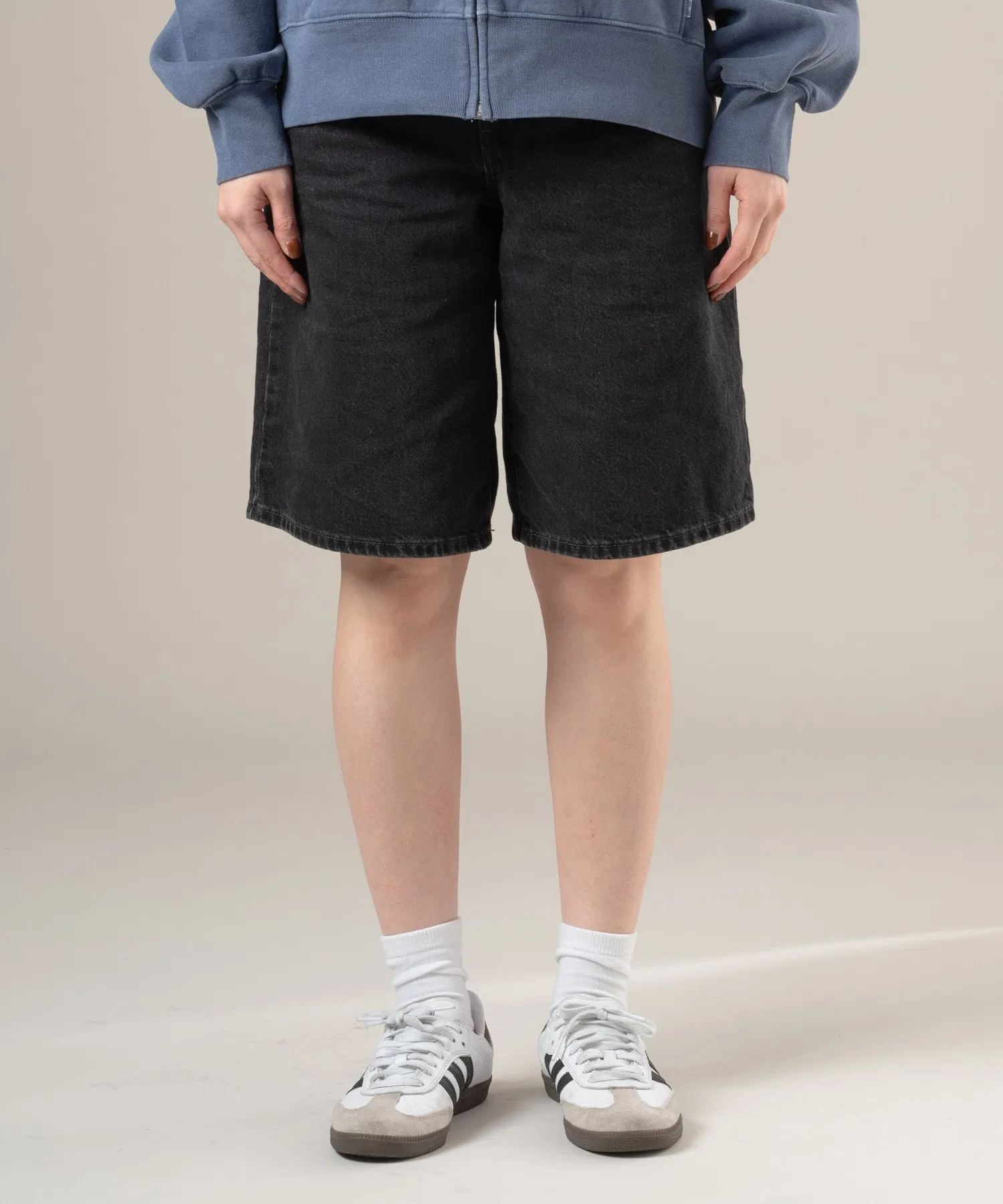 Джинсы-шорты Levi's BAGGY DAD, темно-синие.