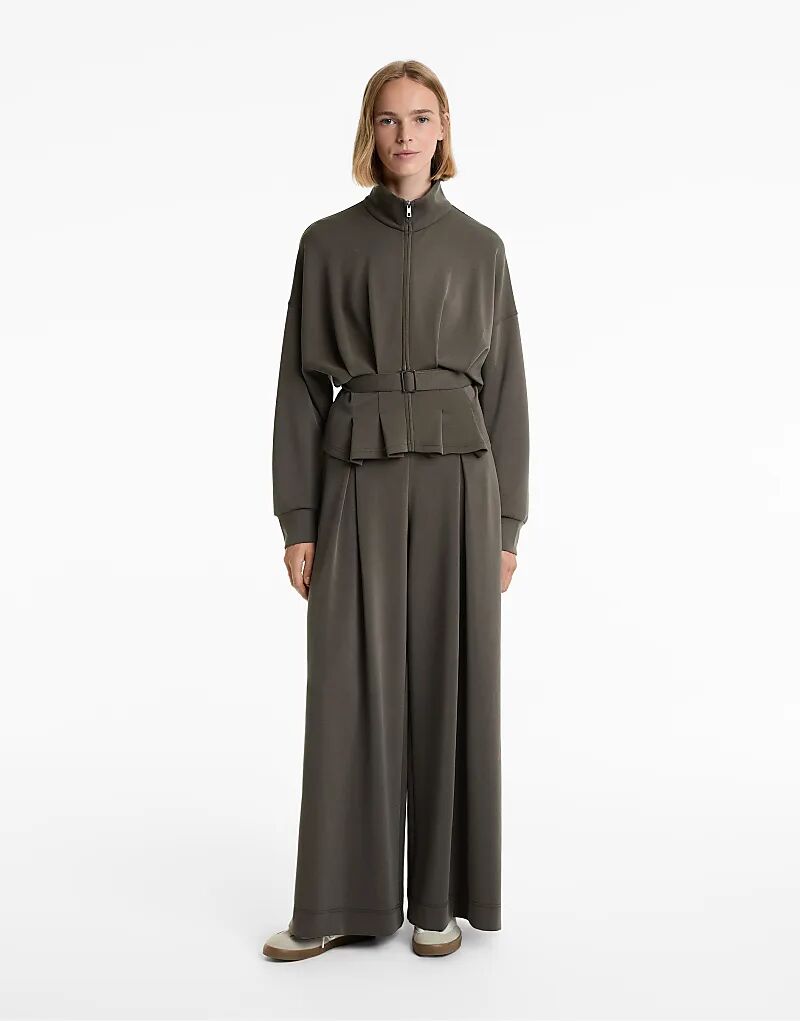 

Куртка OYSHO с поясом из мягкого на ощупь модала черного цвета