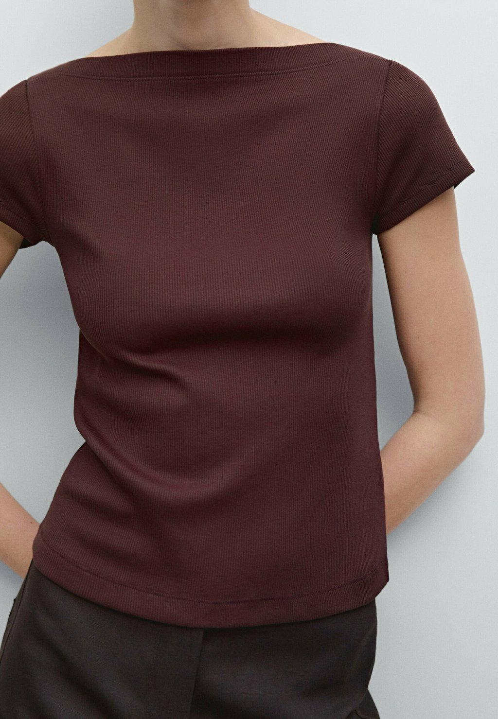 

Базовая футболка Massimo Dutti, винно-красный