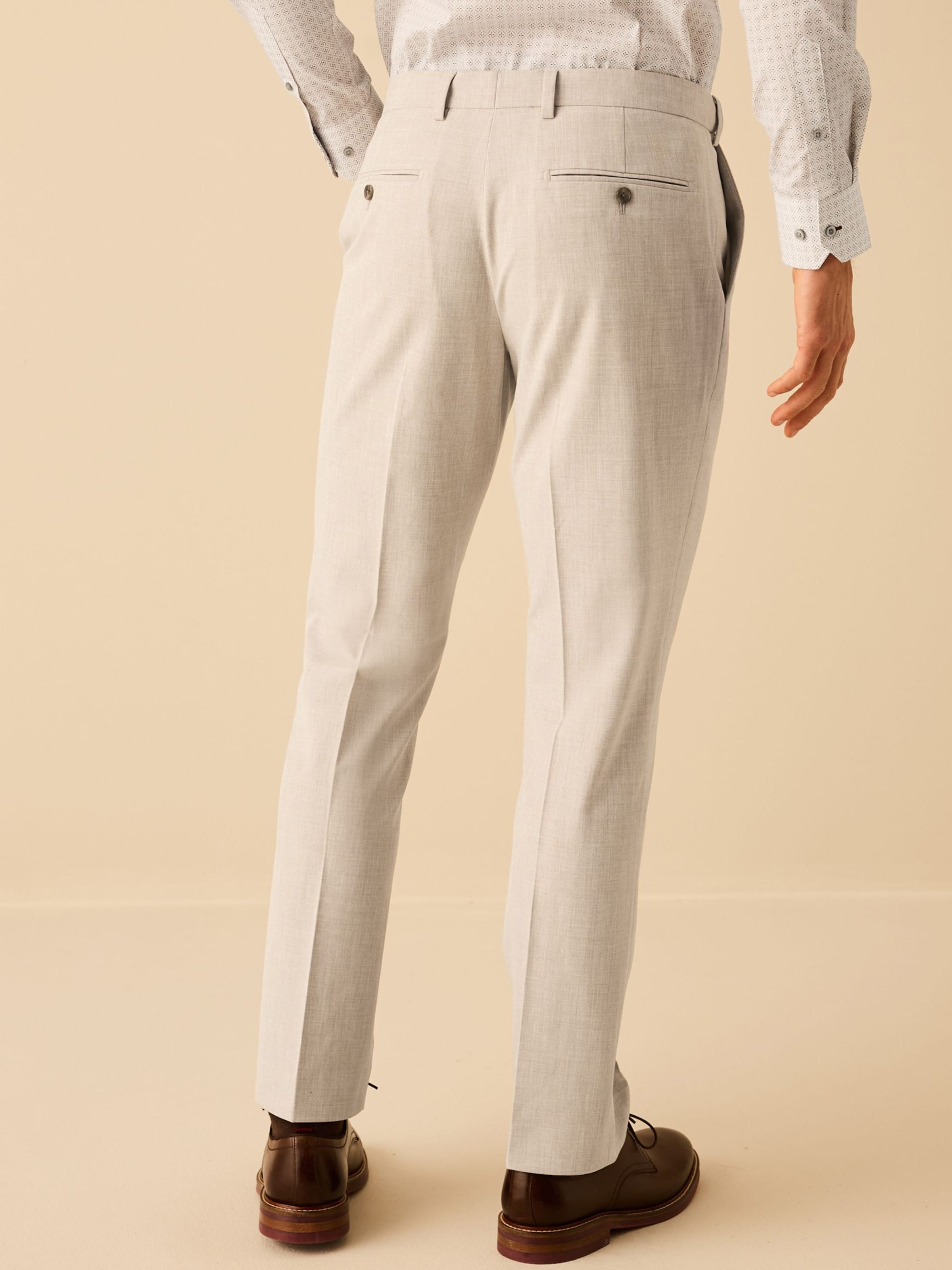 Next Брюки Slim fit Pleated 'Motion Flex' в цвете Stone — фото 3