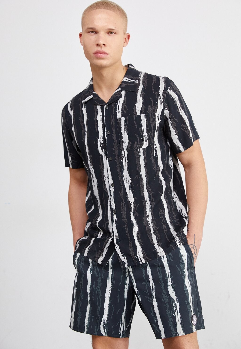 

Футболка HOCKEY DAD Volcom, цвет stealth