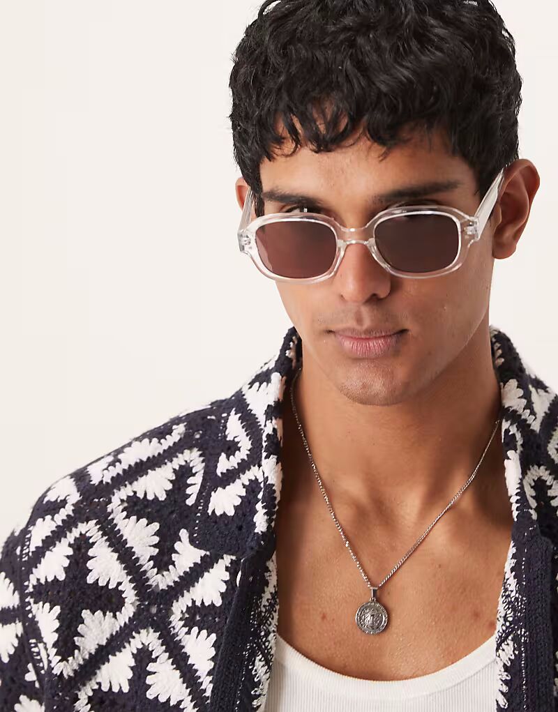 

Солнцезащитные очки ASOS DESIGN квадратной формы с бордовыми линзами и оправой из прозрачных кристаллов