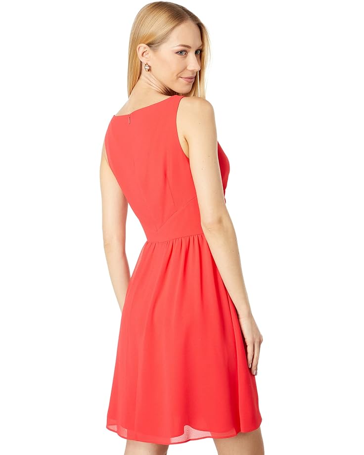 

Платье Vince Camuto Chiffon Twist Front Fit-and-Flare, цвет Strawberry