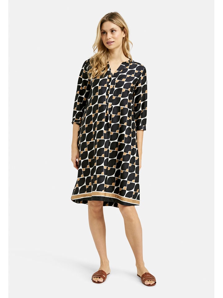 

Milano Italy Платье в черном