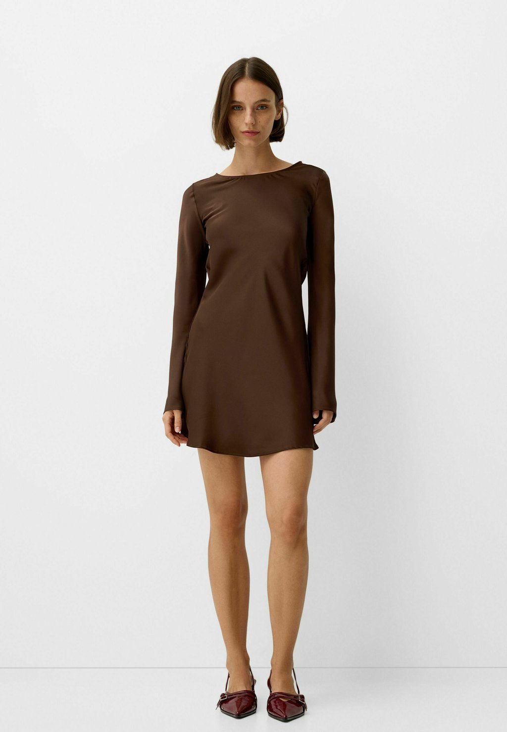 

Повседневное платье WITH BELL SLEEVES Bershka, темно-коричневый