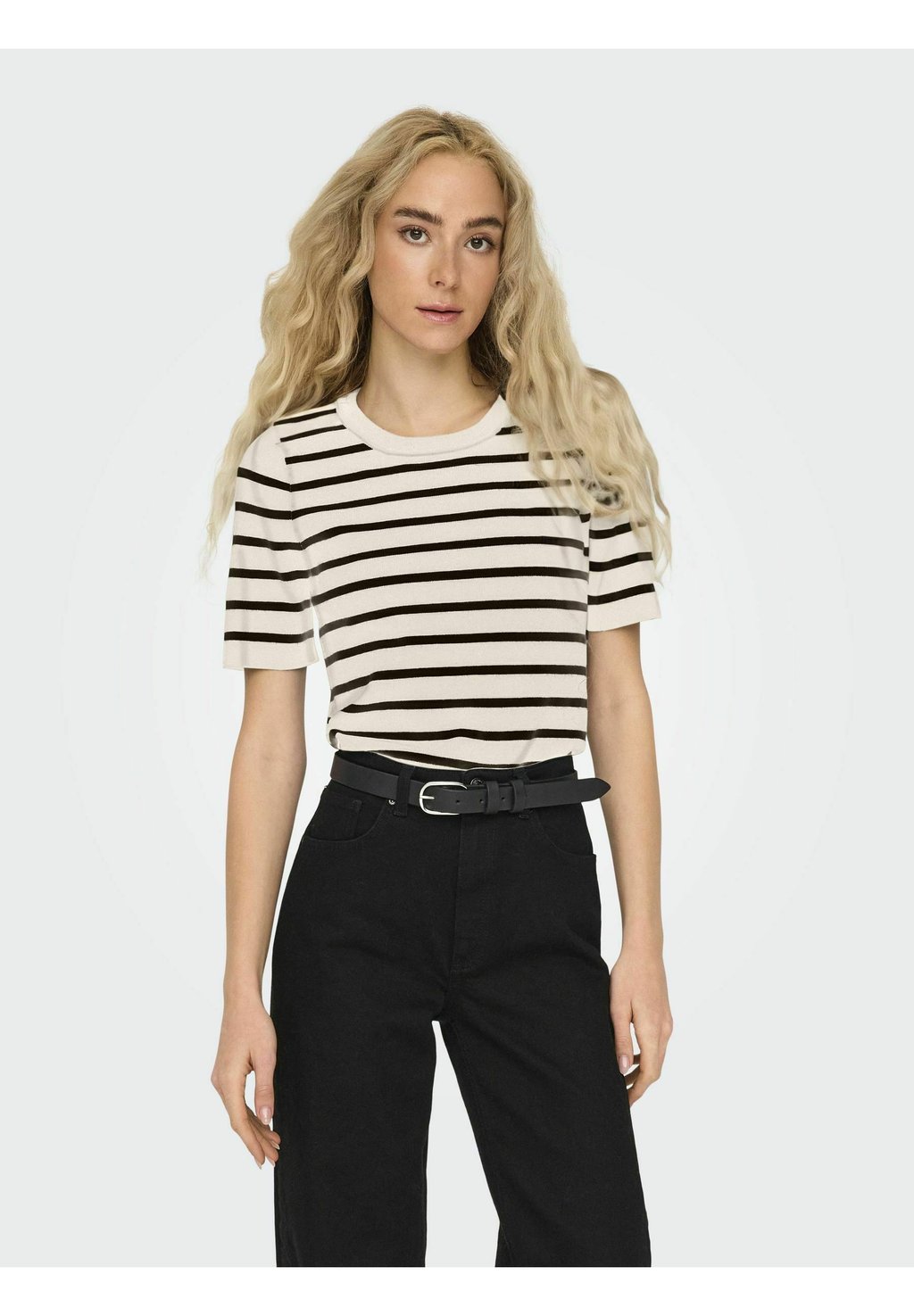 

Базовая футболка ONLFIE ONLY, молочный