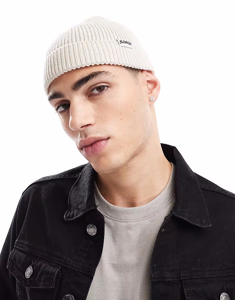 

Шапка Bershka цвета экрю
