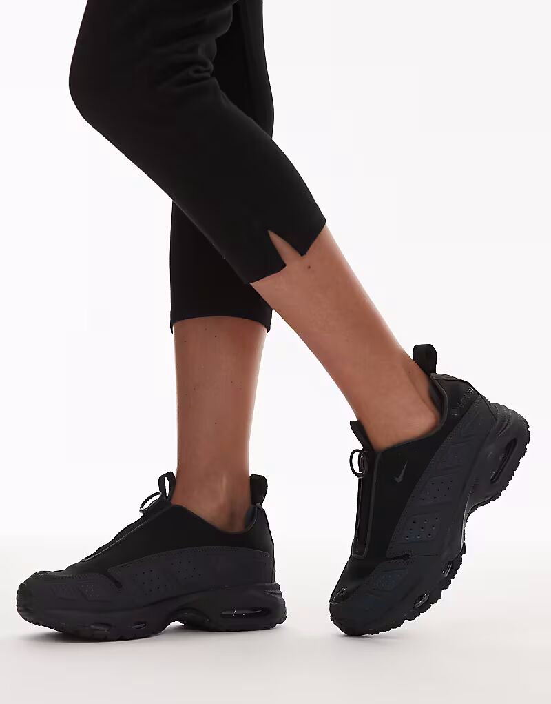 Кроссовки Nike Air Max SNDR GORE-TEX в цвете «тройной черный»