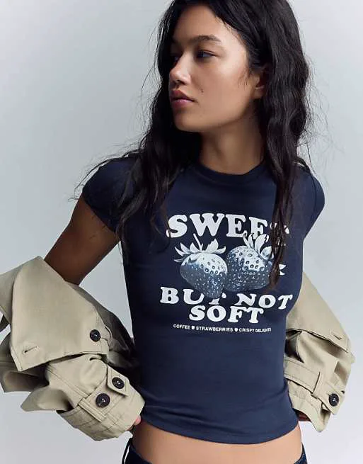 

Темно-синяя футболка с короткими рукавами и принтом Bershka, Синий, Темно-синяя футболка с короткими рукавами и принтом Bershka