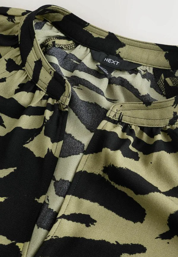 Блузка с длинными рукавами и v-образным вырезом Next, Khaki Green Animal Print — фото 3