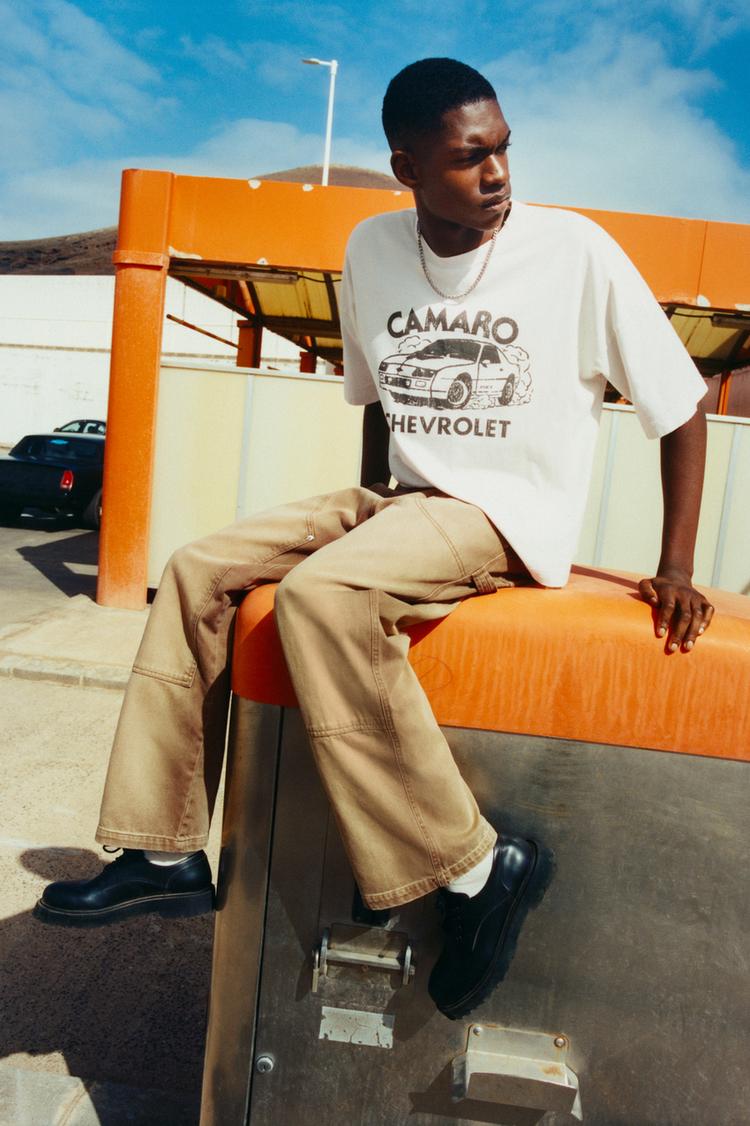 

Футболка Chevrolet Camaro Pull And Bear, бежевый