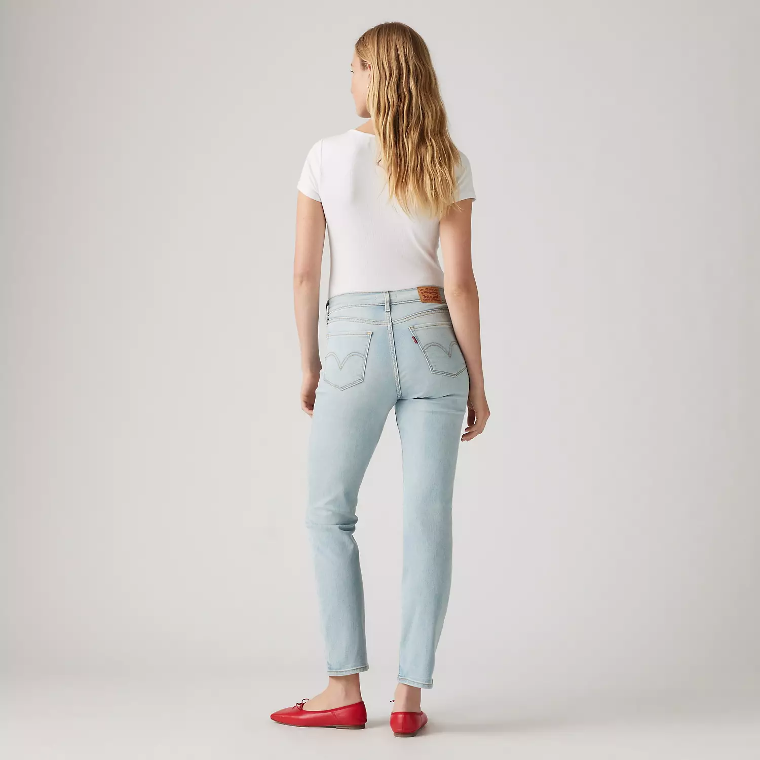 Классические женские джинсы прямого кроя Levi's, цвет Indigo Destructed - Light Wash — фото 3