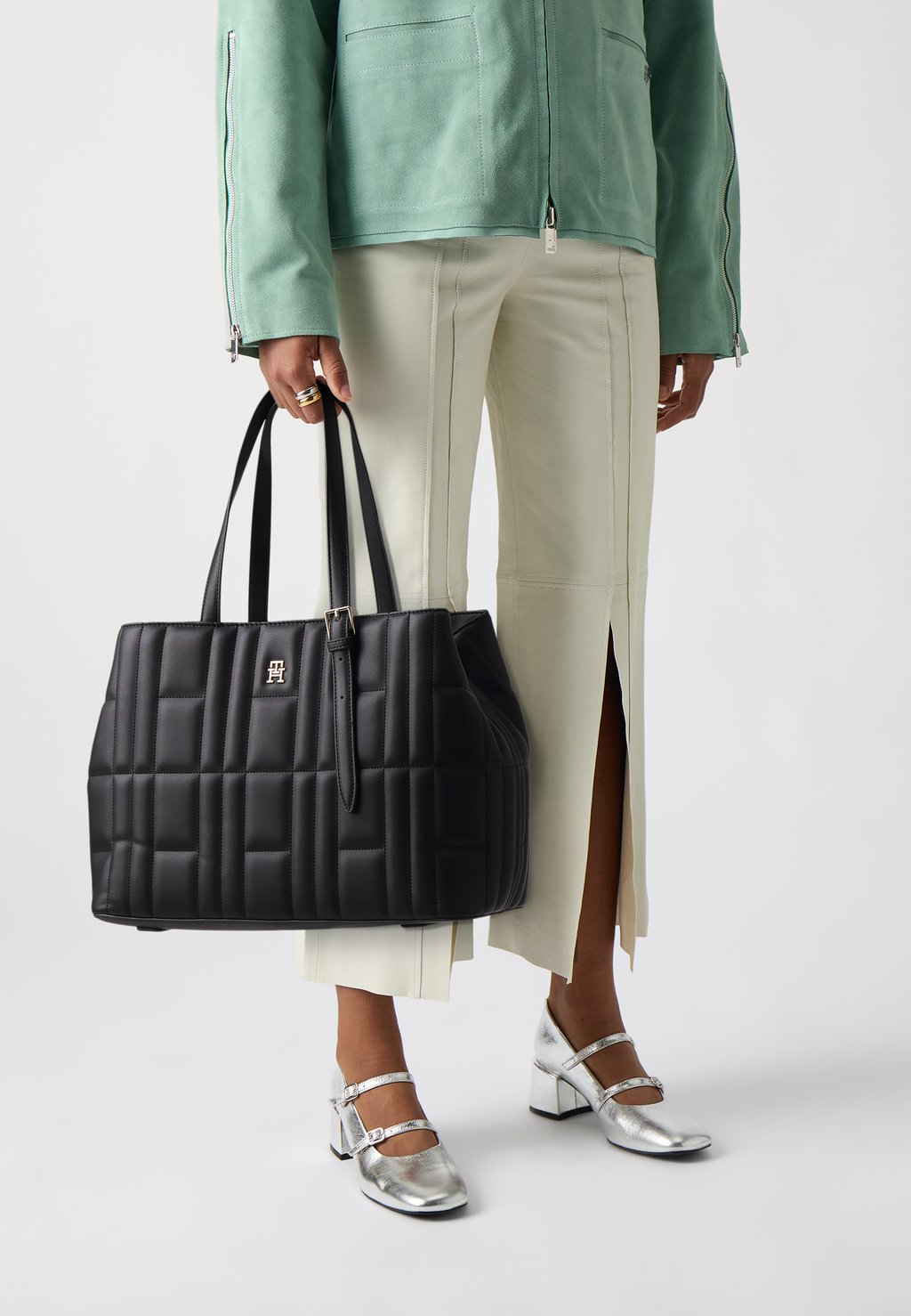 

Сумка FEMININE TOTE Tommy Hilfiger, черный