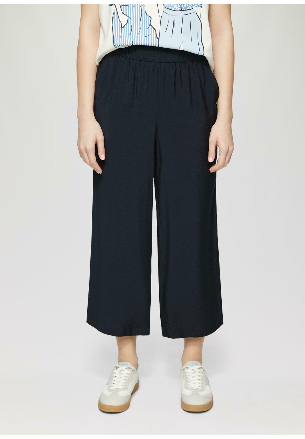 

Брюки FLIESSENDE CULOTTE MIT FRENCH s.Oliver, черный