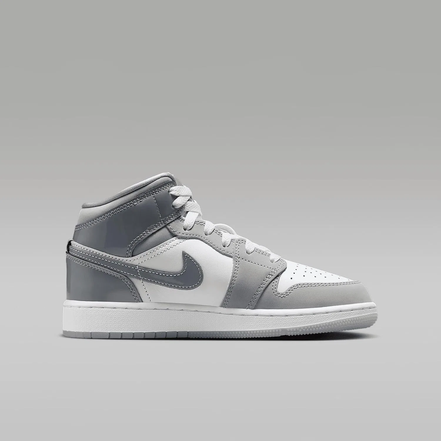 Кроссовки Nike Air Jordan 1 Mid SE Big Kid's, цвет White/Cool Grey-medium Grey — фото 3