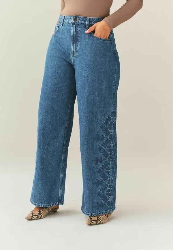 Джинсы Next Petite fit hourglass wide leg jeans, расслабленная посадка, вышивка, средне-голубой деним