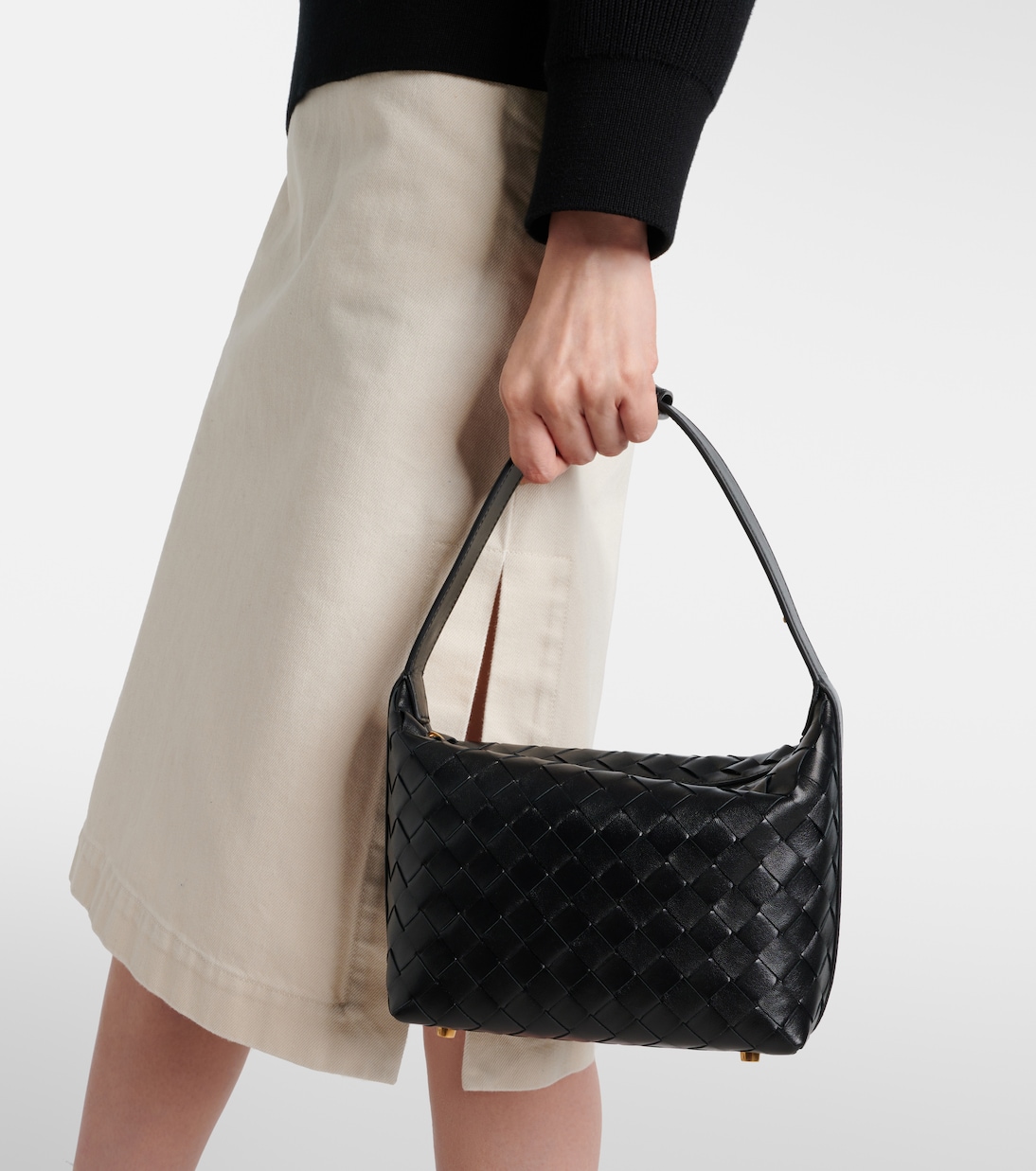 Уменьшенная кожаная сумка через плечо Wallace Mini Intrecciato Bottega Veneta, Black-Gold — фото 2
