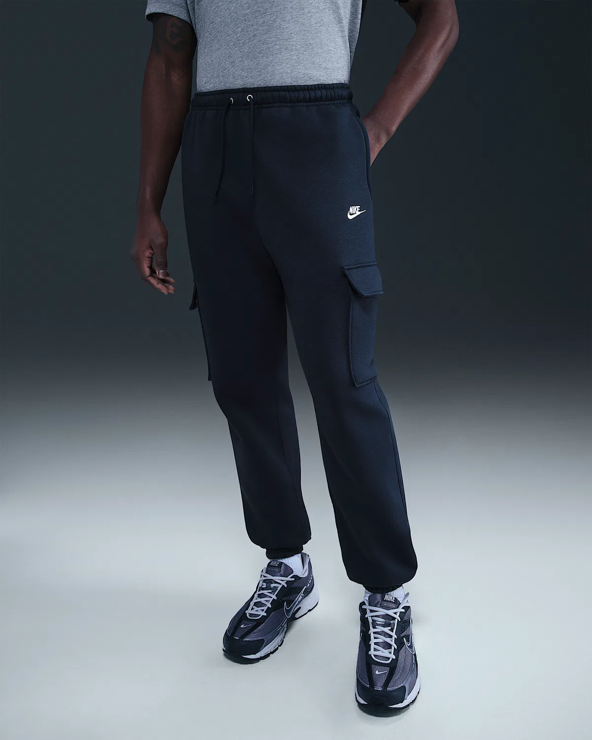 Мужские флисовые карго-штаны Nike Club, Obsidian/Obsidian/White — фото 2