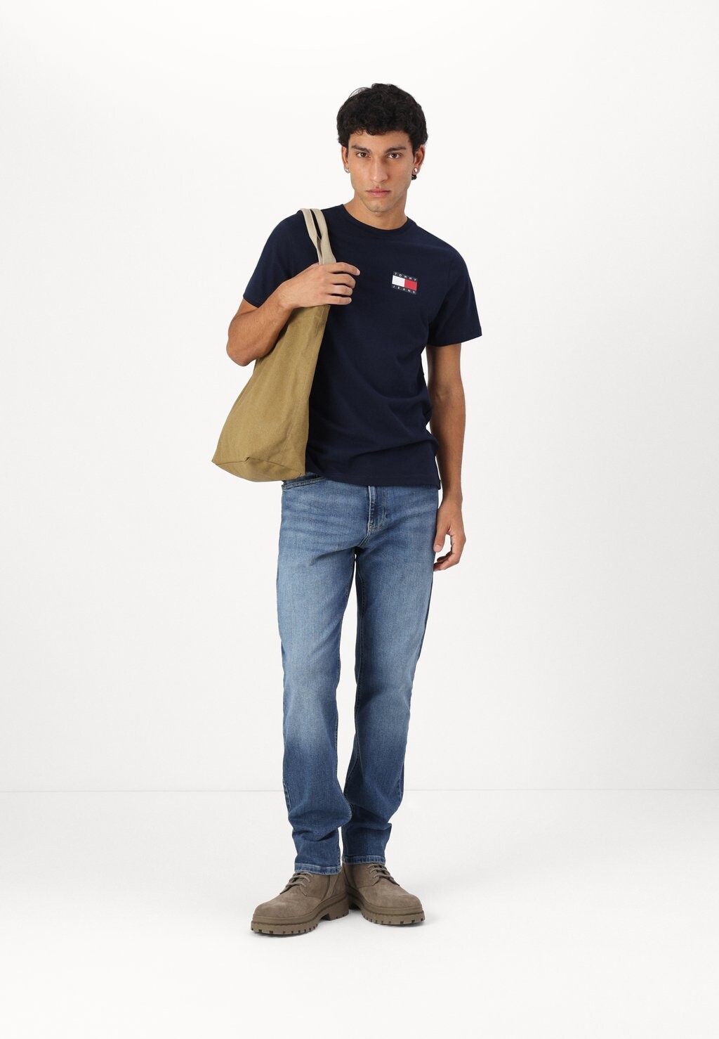 

Базовая футболка SLIM ESSENTIAL FLAG TEE Tommy Jeans, темно-синий