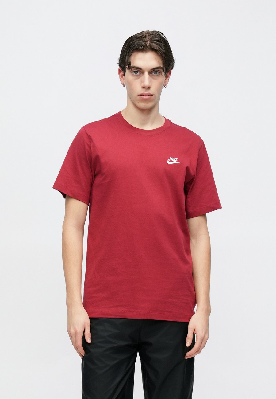 Футболка Nike Sportswear CLUB TEE, Team Crimson/Bordeaux — фото 4