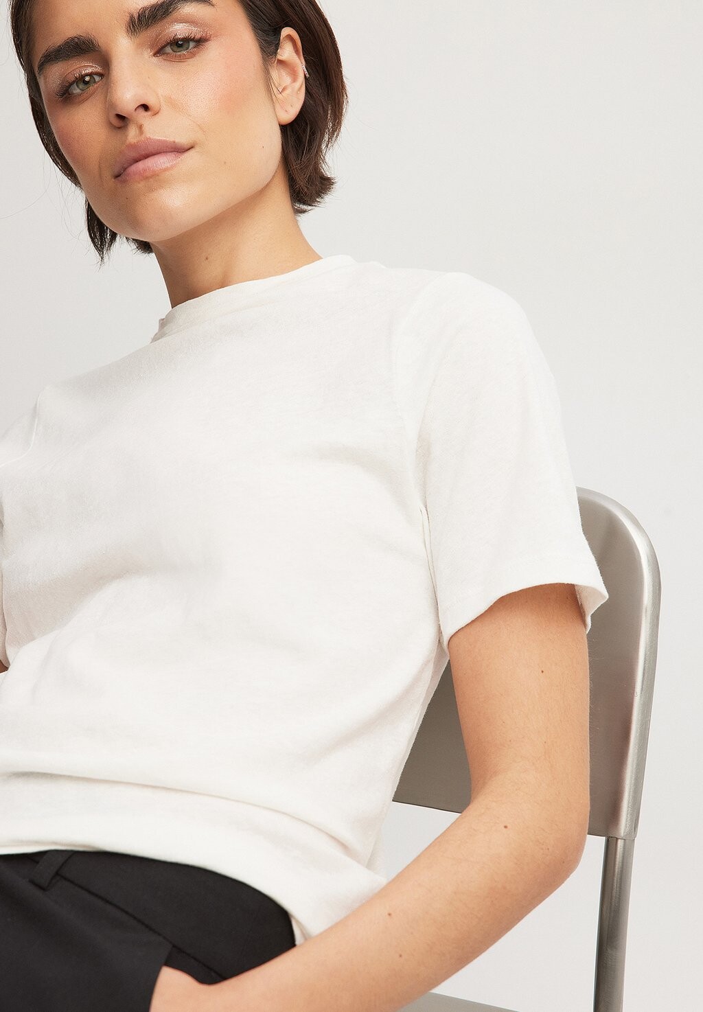 

Базовая футболка ROUND NECK NA-KD, белый