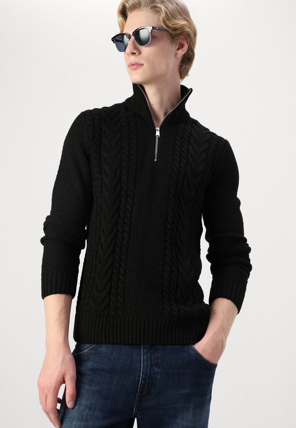 

Джемпер JJCRAIG HALE ZIP Jack & Jones, черный