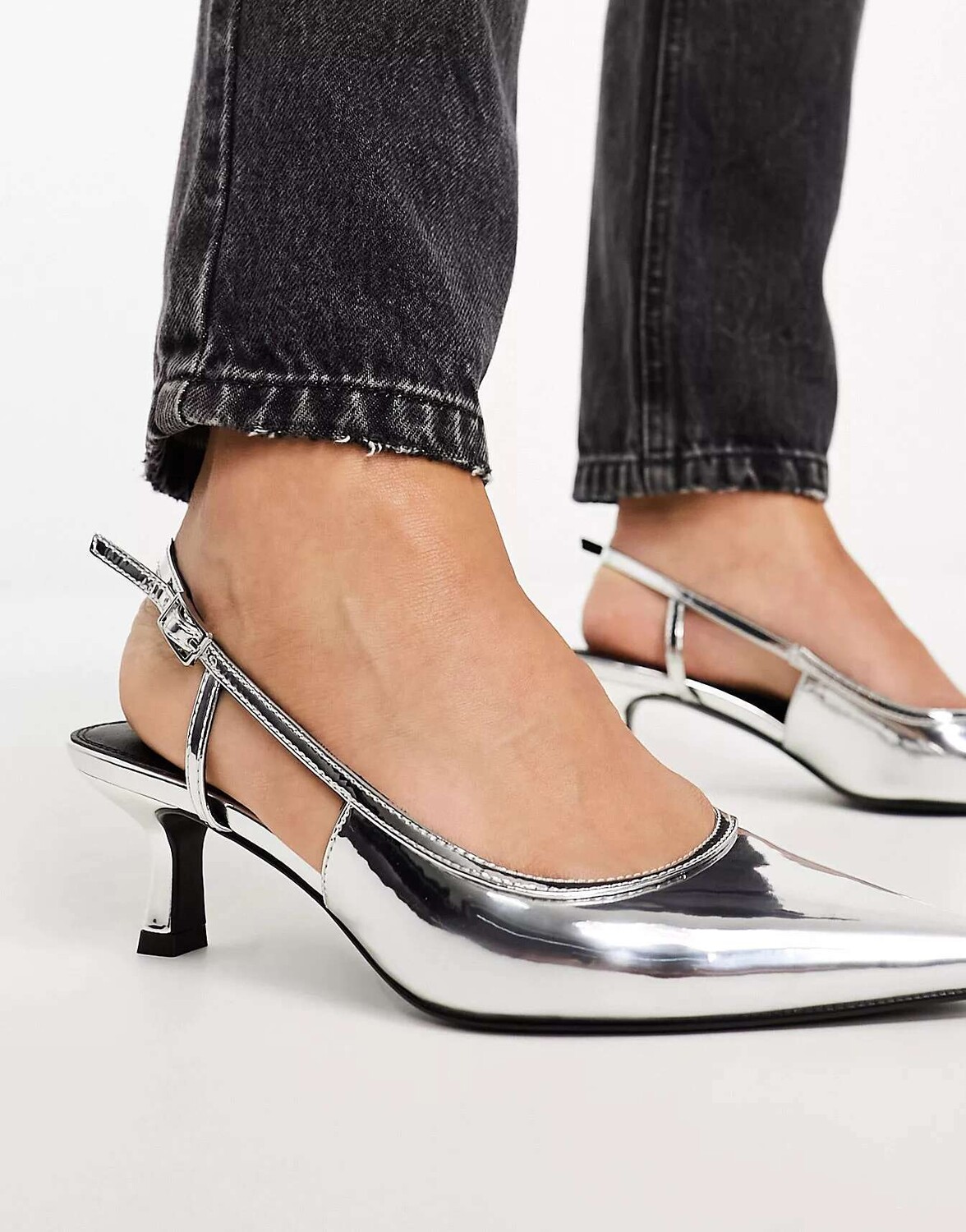Серебристые туфли на среднем каблуке с открытой пяткой ASOS Wide Fit Strut — фото 3